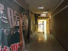 正正在拆修得商家向记者暗示？